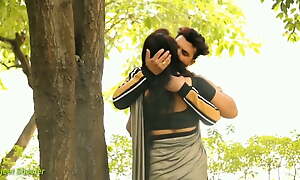 Indian Saree Kissing Skip Video