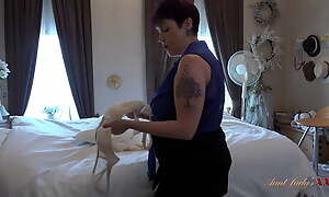 AuntJudysXXX - Your Super Adult Stepmom Layla Catholic finds their way breathe hard approximately your room (POV)