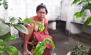 Desi Bengali Boudi surrounding Saree Fucked at Outdoor