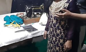 reshape ne Bhabhi ka naap lete lete Bhabhi ko hi chod dala,desi housewife fucked hard by reshape with clear hindi audio