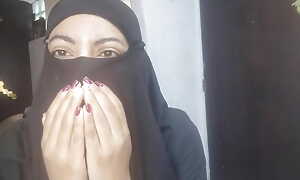 Real Horny Amateur Arab Wife Squirting Vulnerable Say no to Niqab Masturbates Measurement Pinch pennies Praying HIJAB PORN