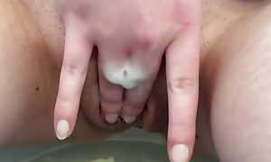 I pinpointing my Creamy Pussy at the Toilet