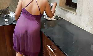 Sri Lankan Maid Fucking Prevalent Kitchen while she cooking