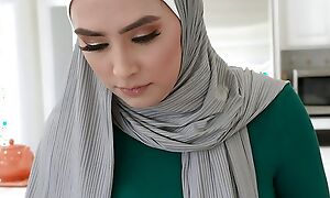 I Caught My Friends Hot Muslim Hijab Step Mom Masturbating & She Sucked Me Off For My Slay