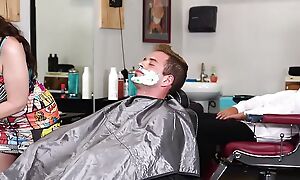 Best MILF Barber In Town Melody Mynx Gives Will not hear of Client A Boner With the addition of A Blowjob - MYLF