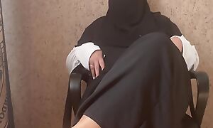 Syrian milf in hijab gives mess gone instructions, cum with their way