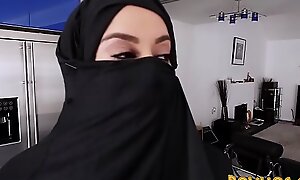 Muslim busty floozy pov engulfing together with ha-ha taleteller words recounting to burka