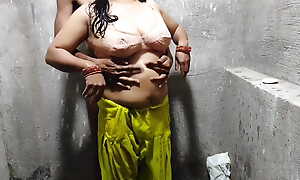 Sexy desi indian bhabhi fucked in bathroom heavy boobs bhabhi ko bathroom me choda