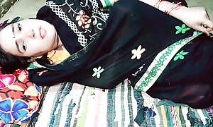 Making out hot Bhabhi ordinary-looking saree