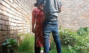 Indian hot girlfriend gets fucked by her day outdoor hard-core Desi sex video