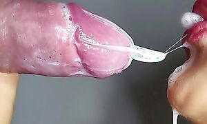 CLOSE UP: Amazing blowjob. I broke the condom to suck circa the cum
