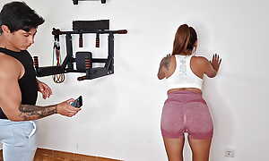 I couldn't resist my neighbor's ass. I fucked her during the working-out