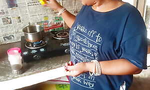 Sasur ne kichen mein Bahu ko Chudai ki