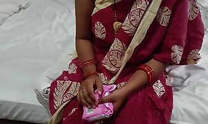 Stepson ne stepmom ke bed se paya stepmom ka whisper pad