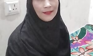 Muslim girl ka burkha utaar kar jabar dasti chod diya
