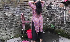 I see aunty good-looking a own up naked in the washroom  I hugged her and started having it away her in the bore
