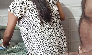 indian desi townsperson bhabhi ko dewar ne kitchen me choda