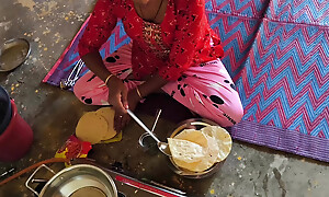 Indian bhabhi peel -Bhabhi cooking game table than brother coming home than bhabhi sucking chunky cook and brother shagging bhabhi pussy.