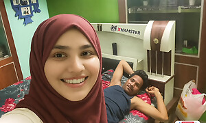 Pakisthani Kashmiri Girl adjacent to boyfriend Bedroom video By -Snapchat143